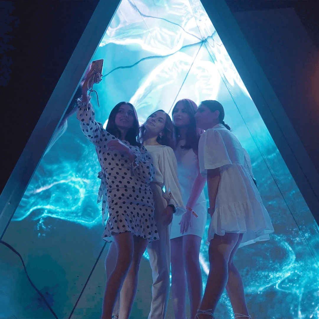 Piramit Oda: Surukleyici Etkinlik Deneyimi