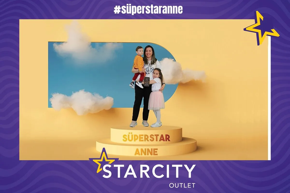 Green Box Photo Booth - 18