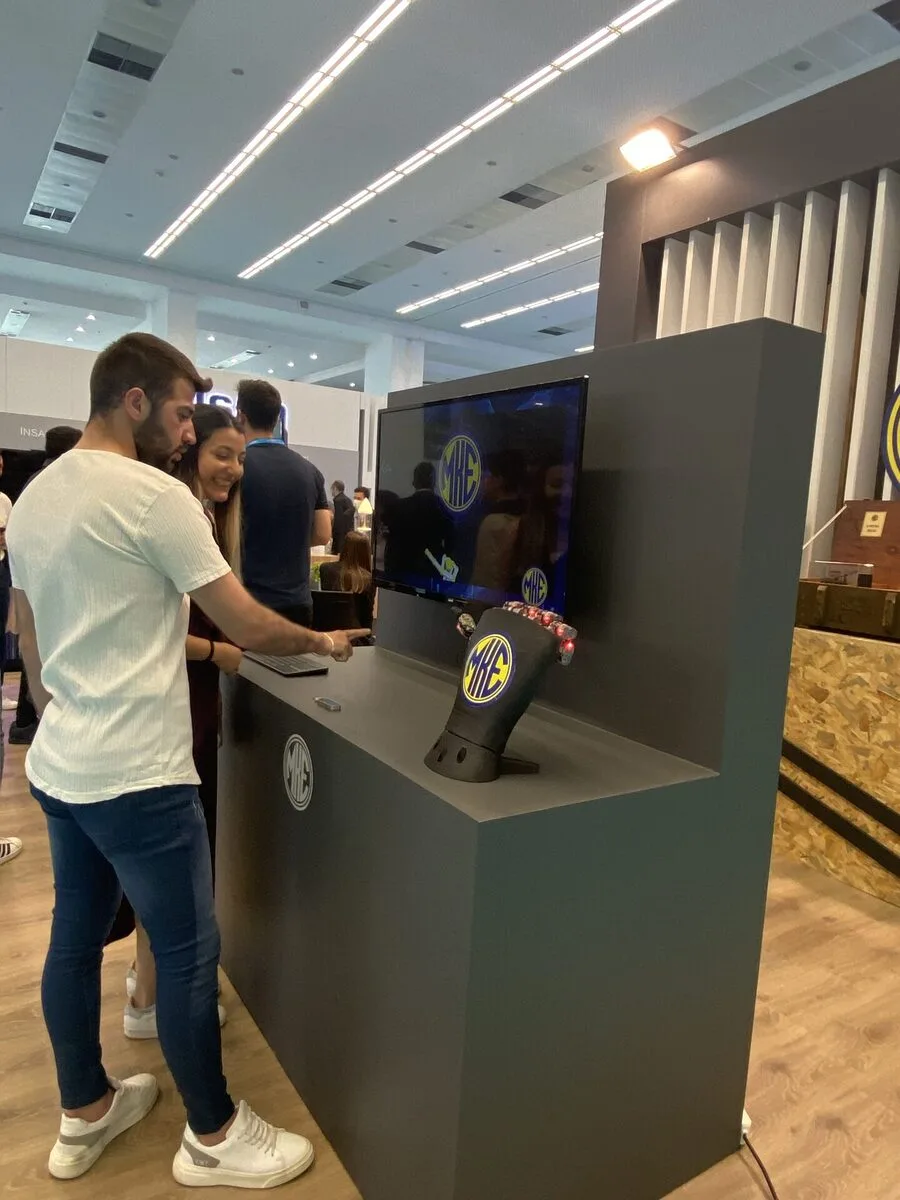 Interactive Robot Hand - 13