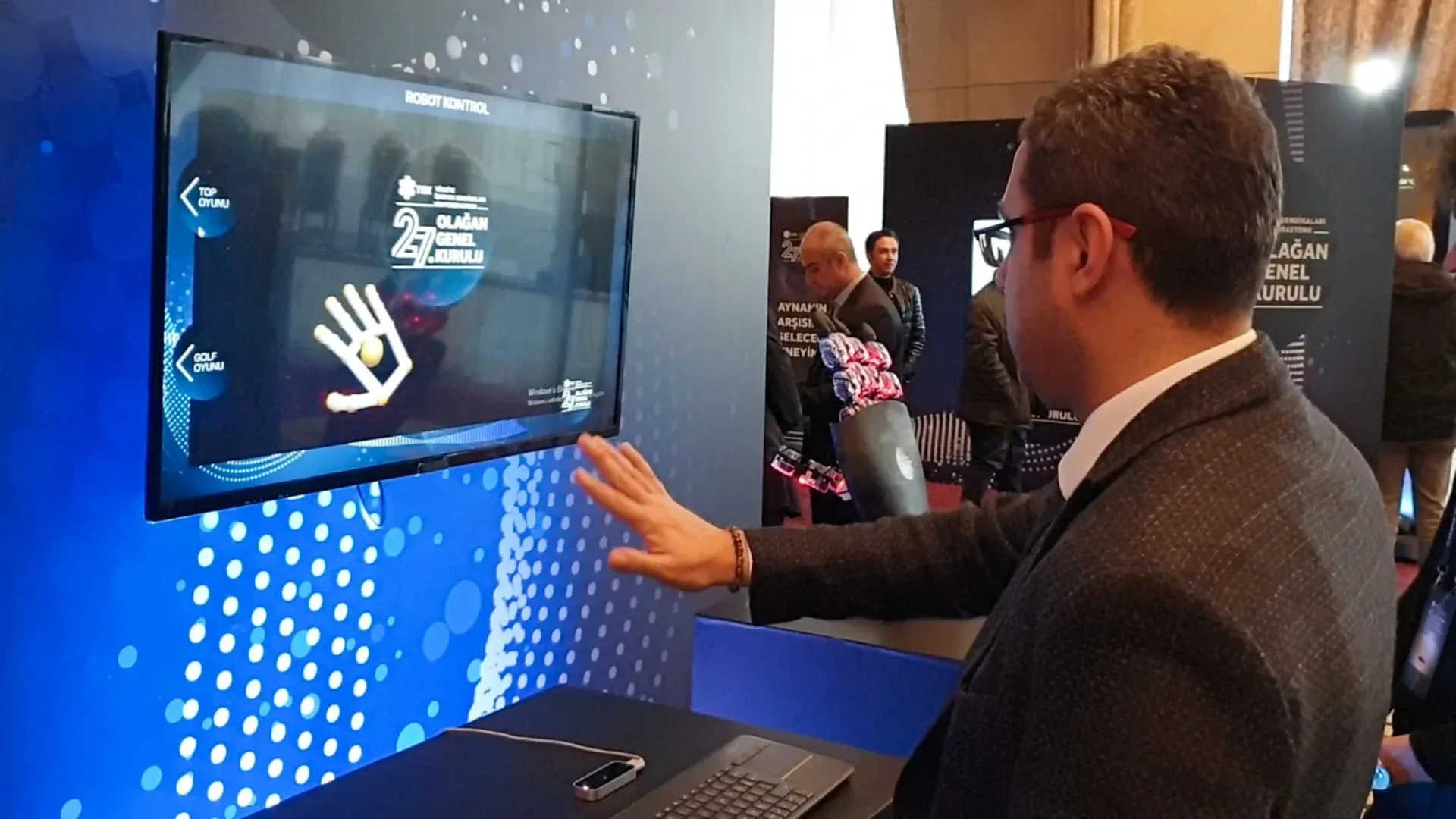 Interactive Robot Hand - 4