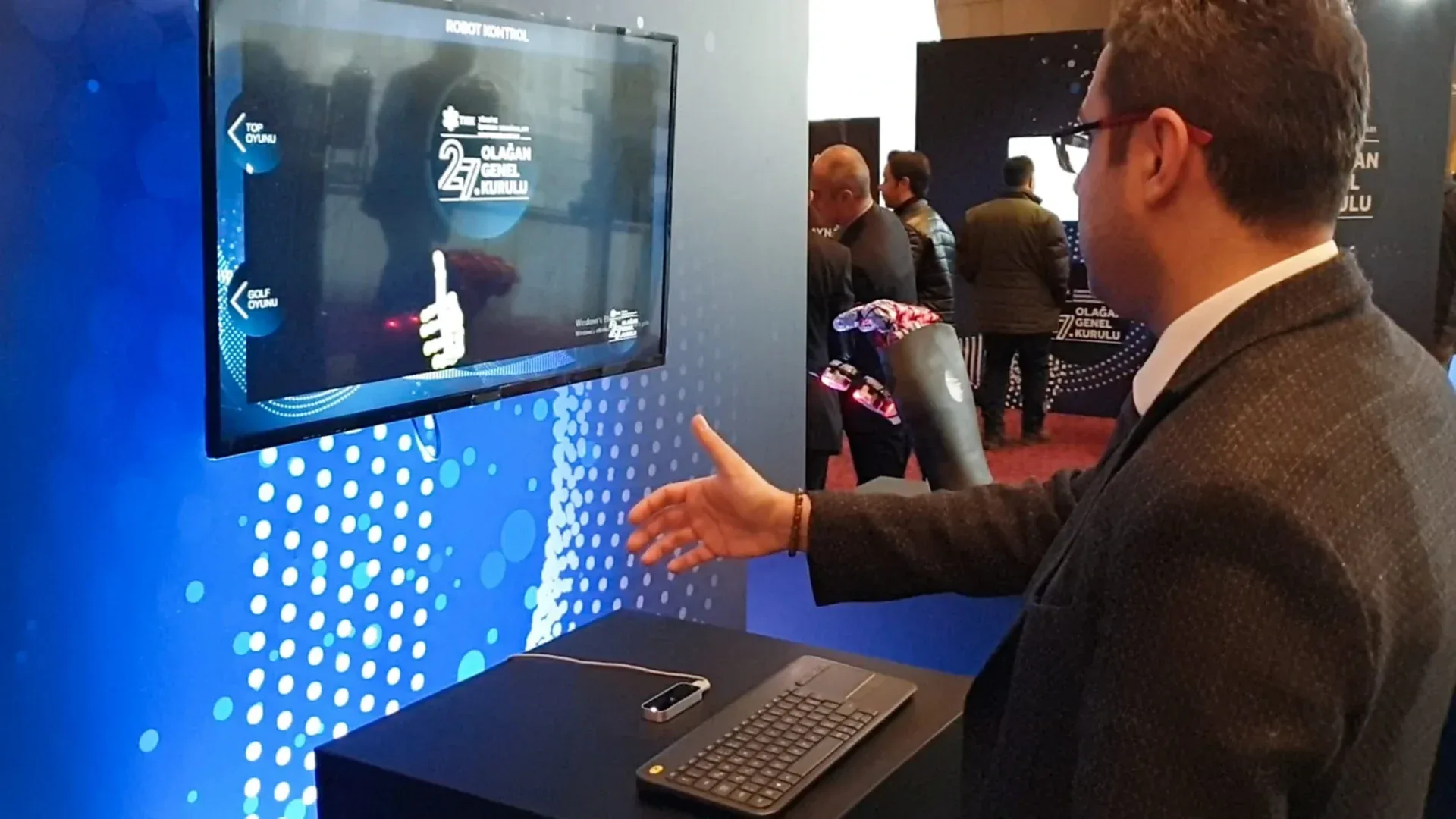 Interactive Robot Hand - 7