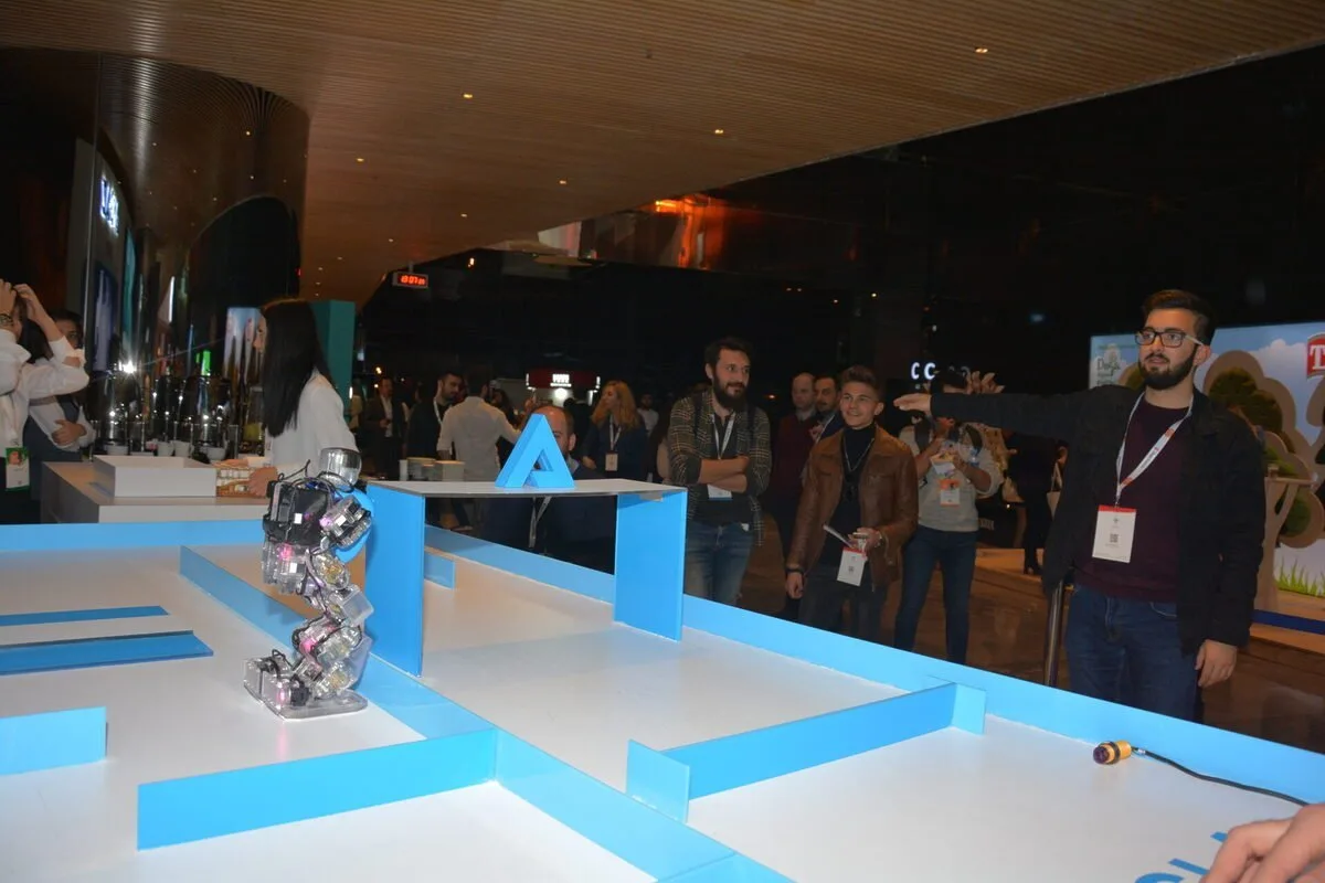 Marketing Robot - 16