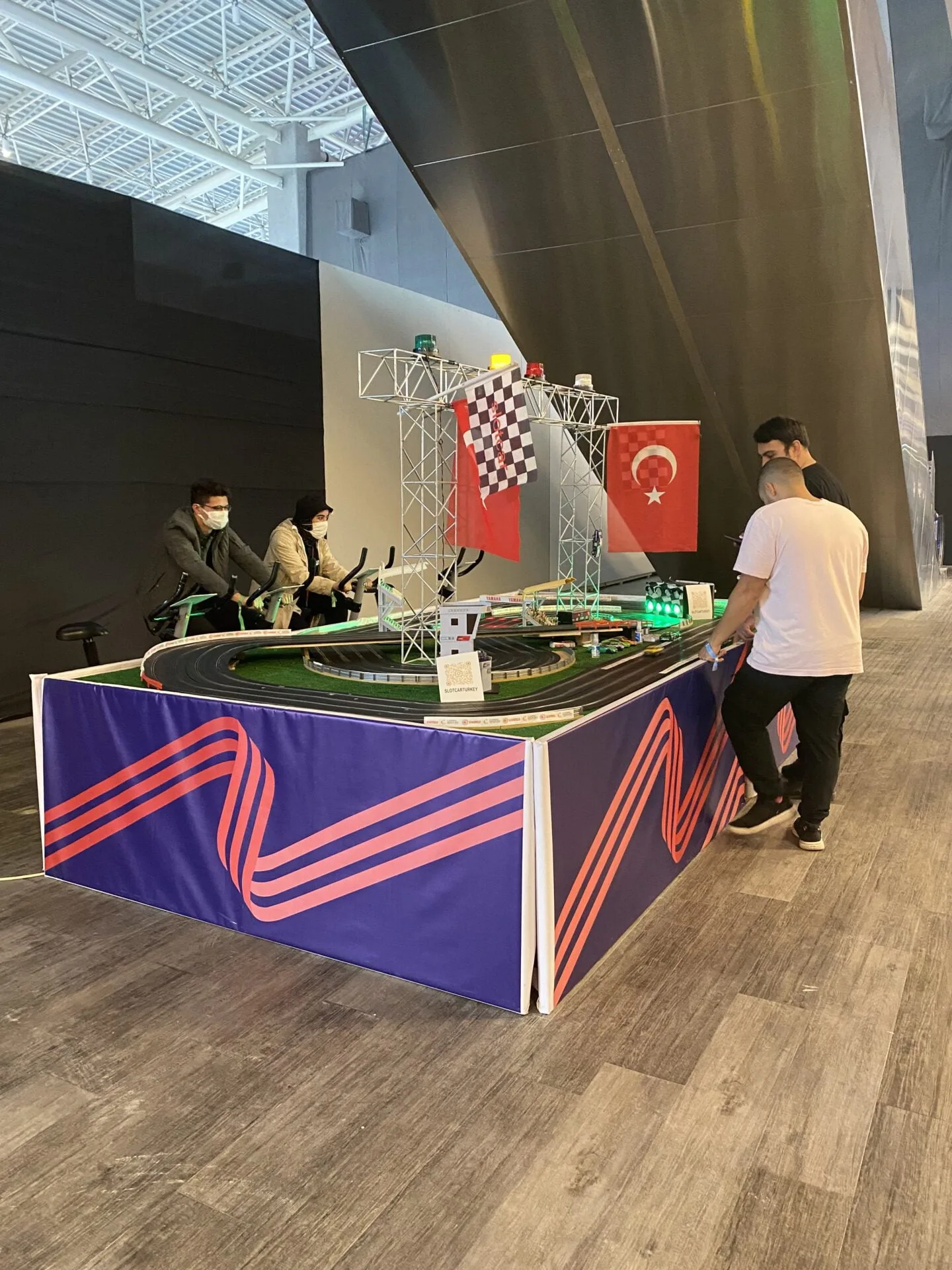 Slot Car Parkour - 4