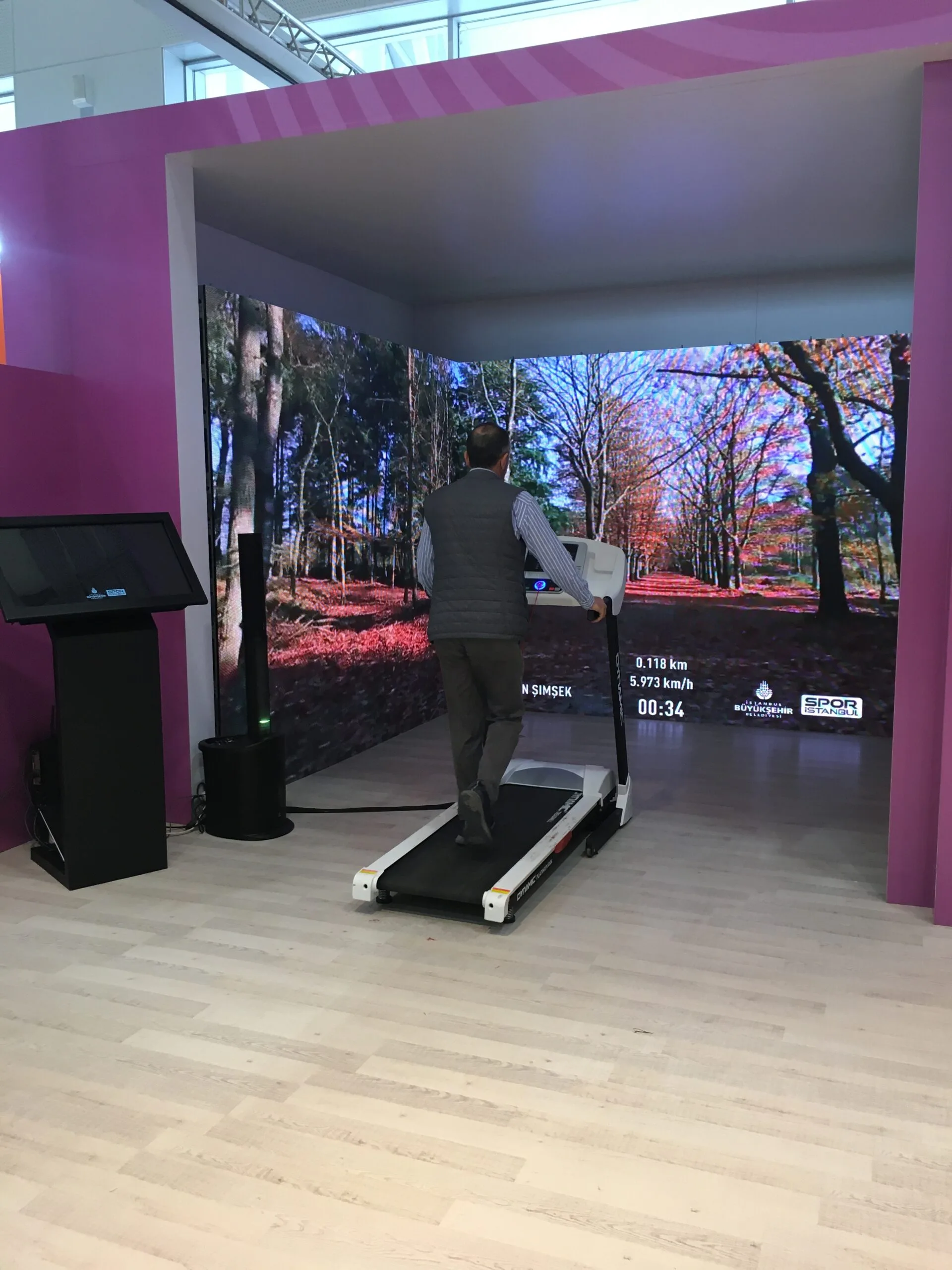Virtual Running Booth