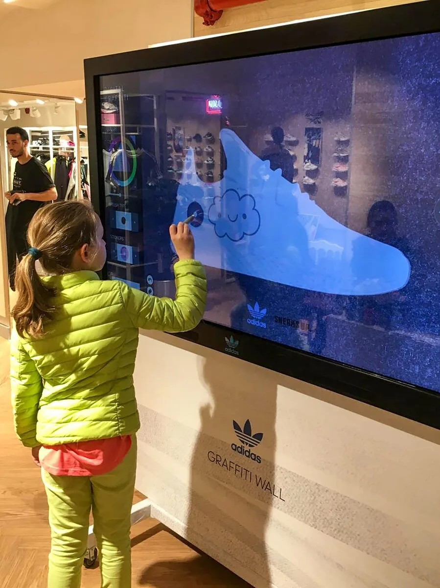 Digital Graffiti Wall — Özel Tasarım 1