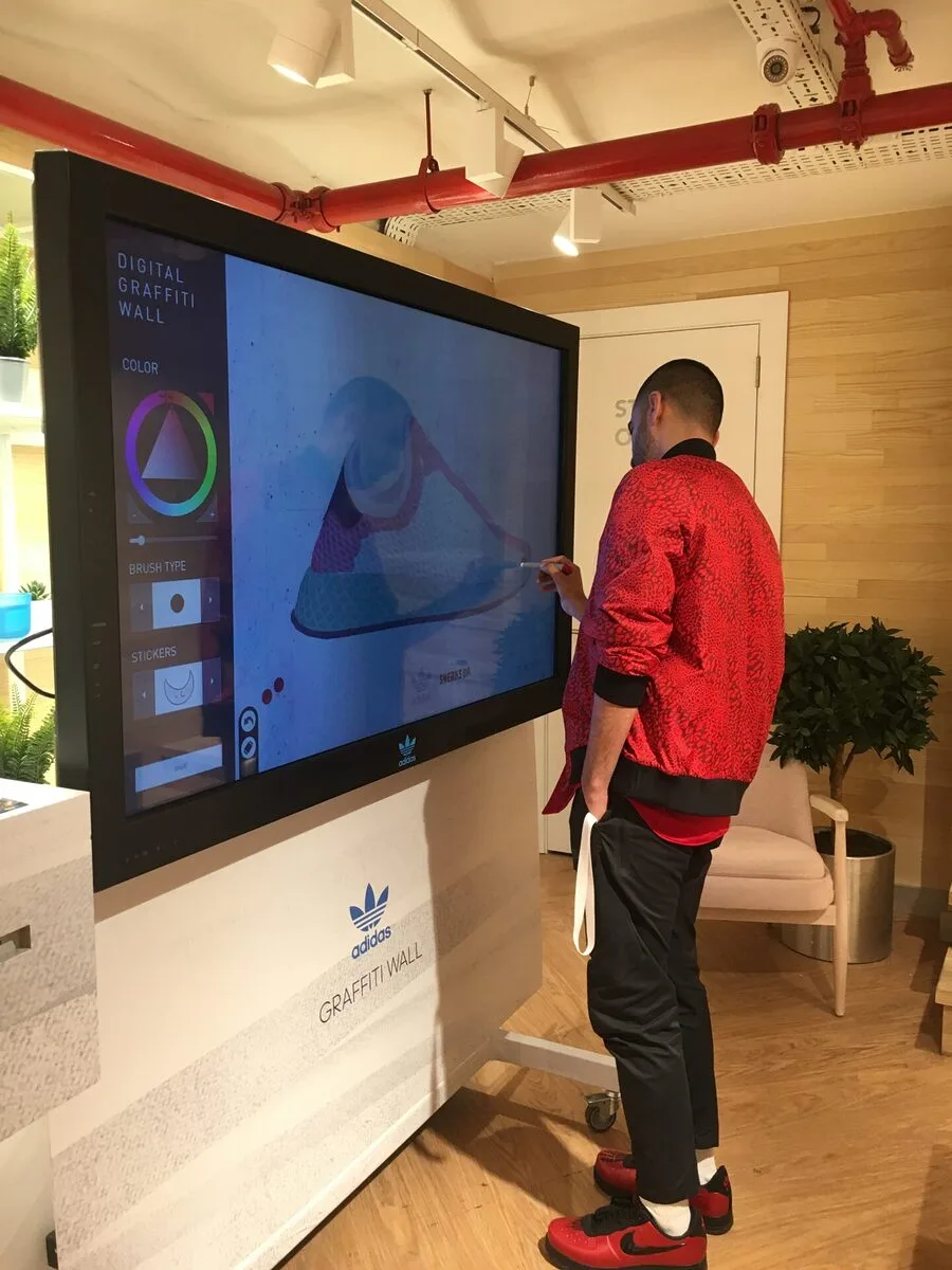 Digital Graffiti Wall — Özel Tasarım 3