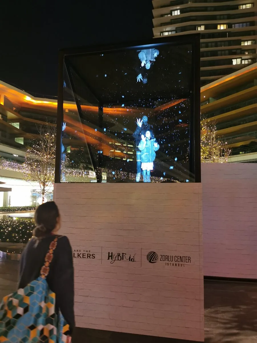 Johnnie Walker Hologram Kabini — Zorlu Center - 5