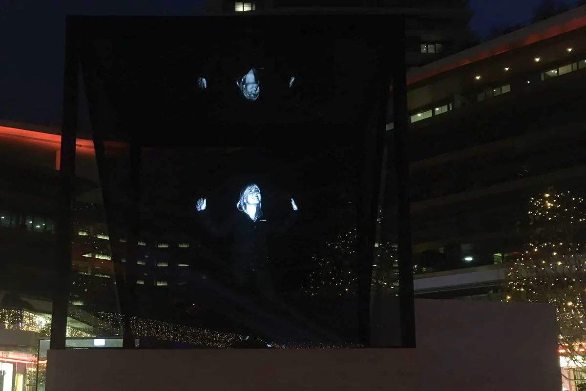 Johnnie Walker Hologram Kabini — Zorlu Center - 6